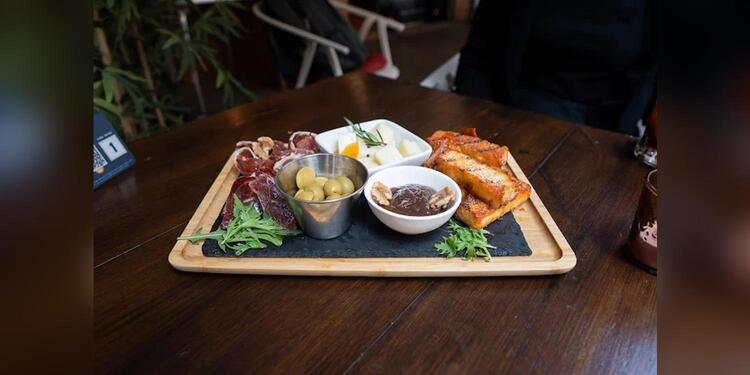 La Parrillada Grill Steak House, restaurant