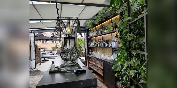 Del Claris Terrace, restaurant