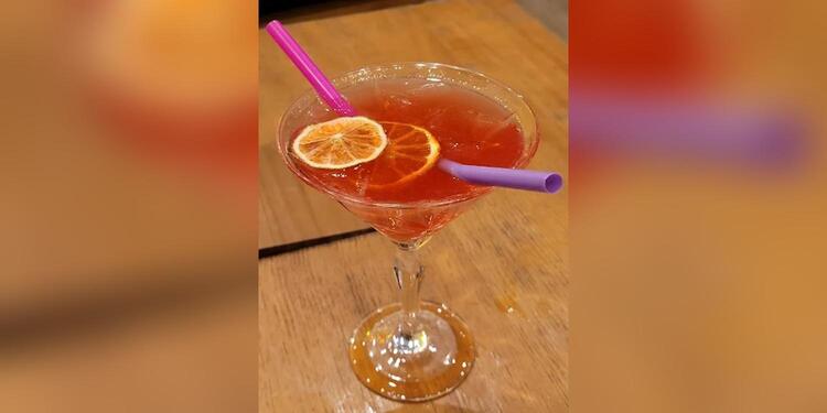 The green fairy, bar