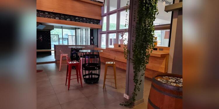 Halle Boca, restaurant