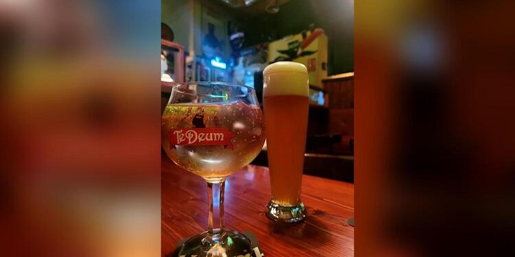 The Clover Irish Tavern, bar