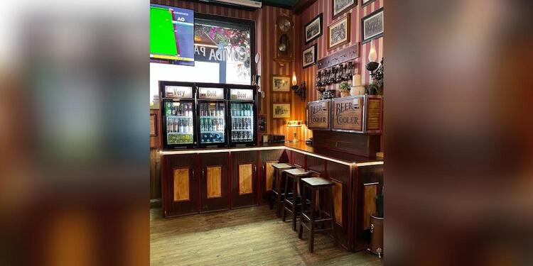 The Handyman Tavern, bar