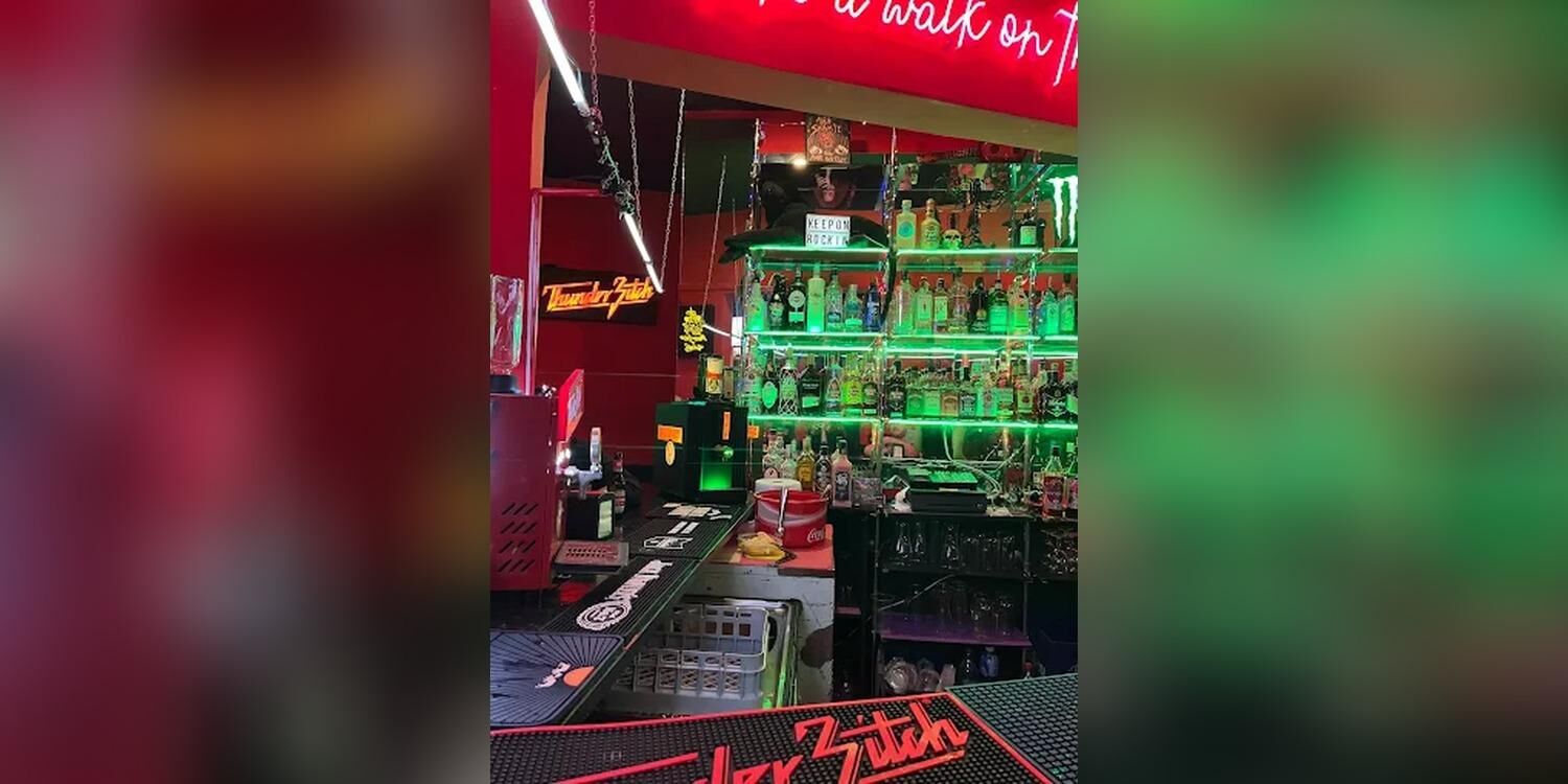 ALGO SALVAJE ROCK BAR, bar