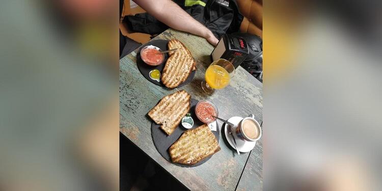 Bar-Cafeteria ?La Tienda ?, restaurant