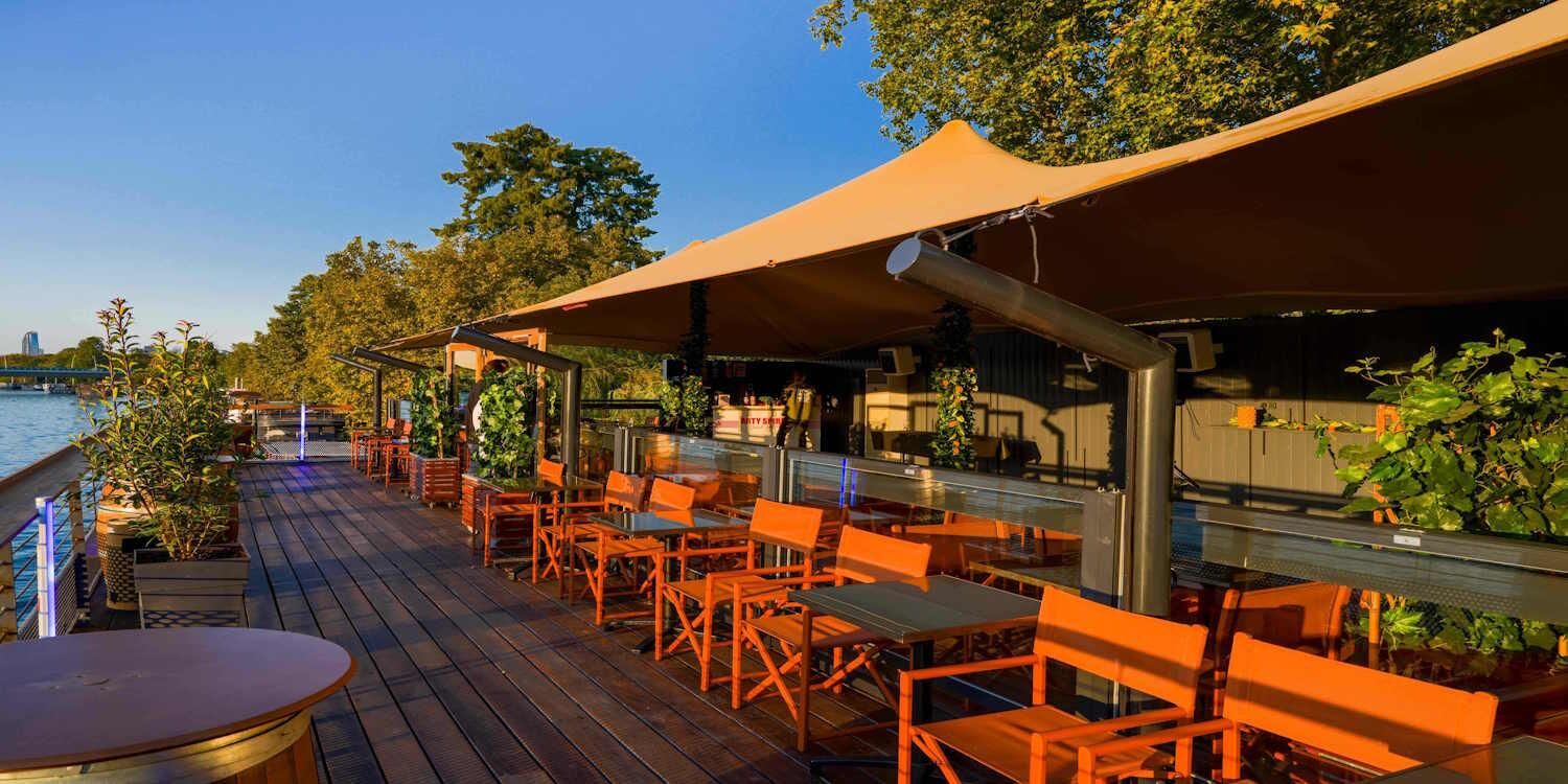 Reef Club, bar