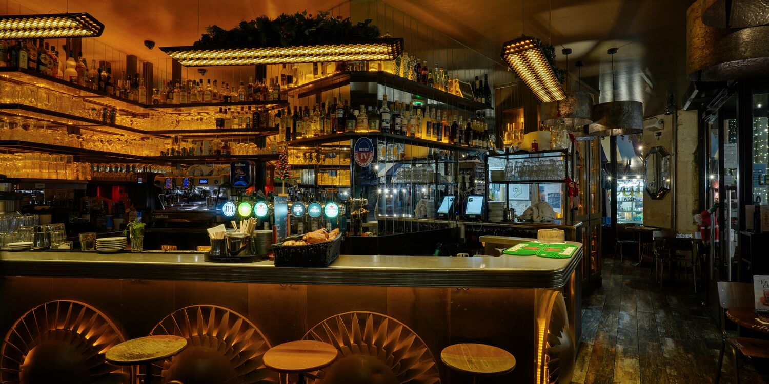 Les Turbines, bar