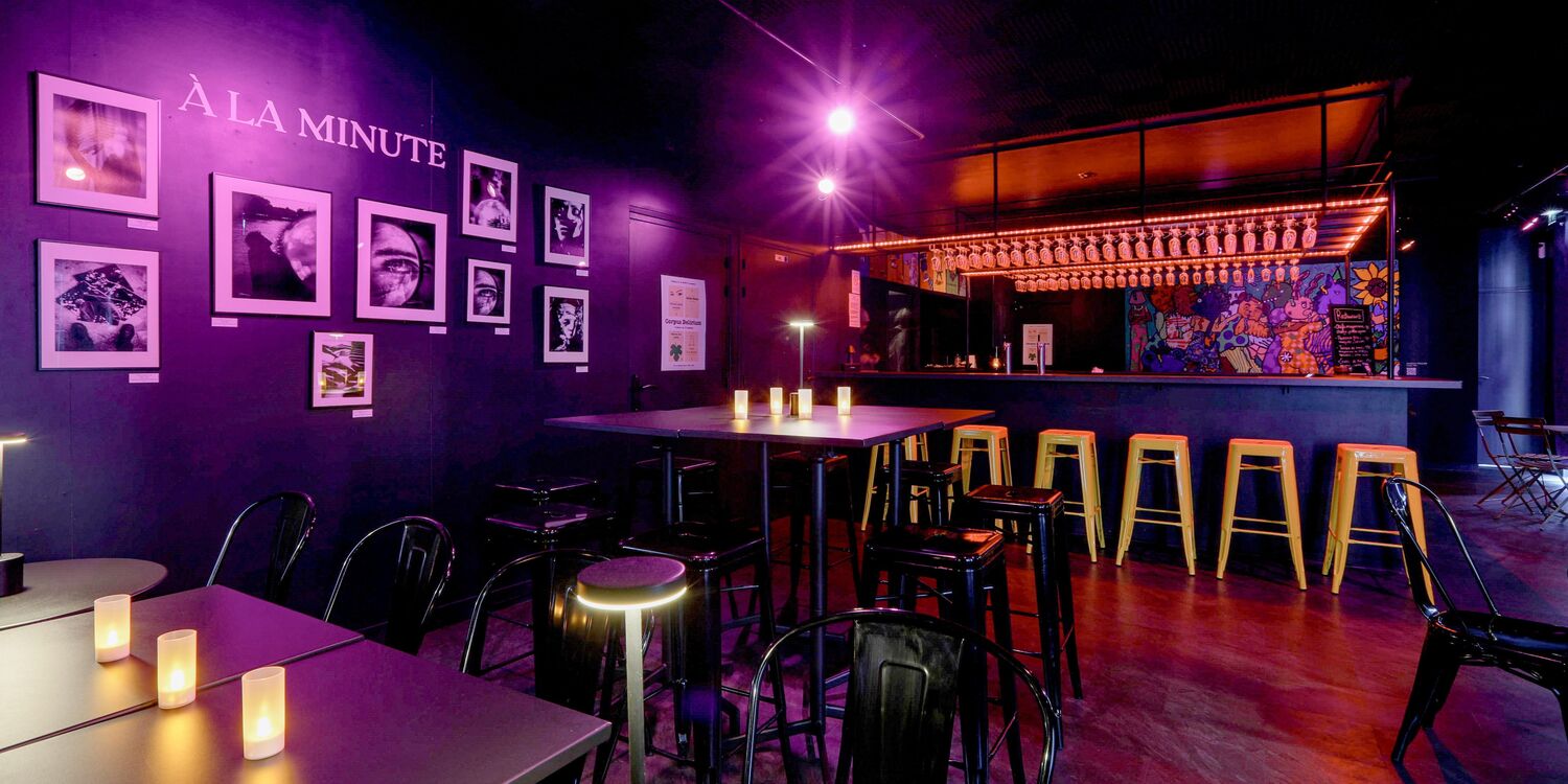 À la Minute, bar