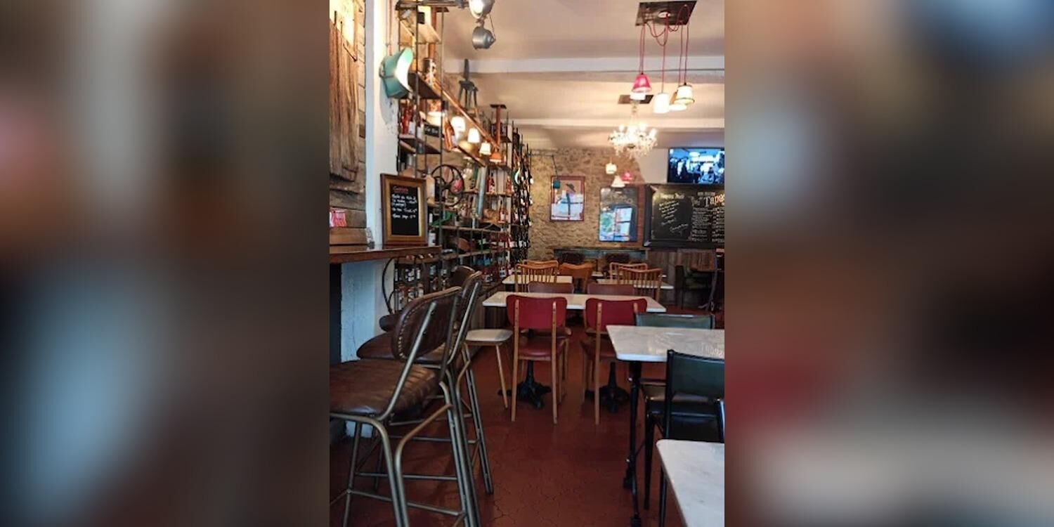 Le Pub à la française, bar
