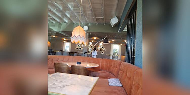 En copa de Balón Enolounge, bar