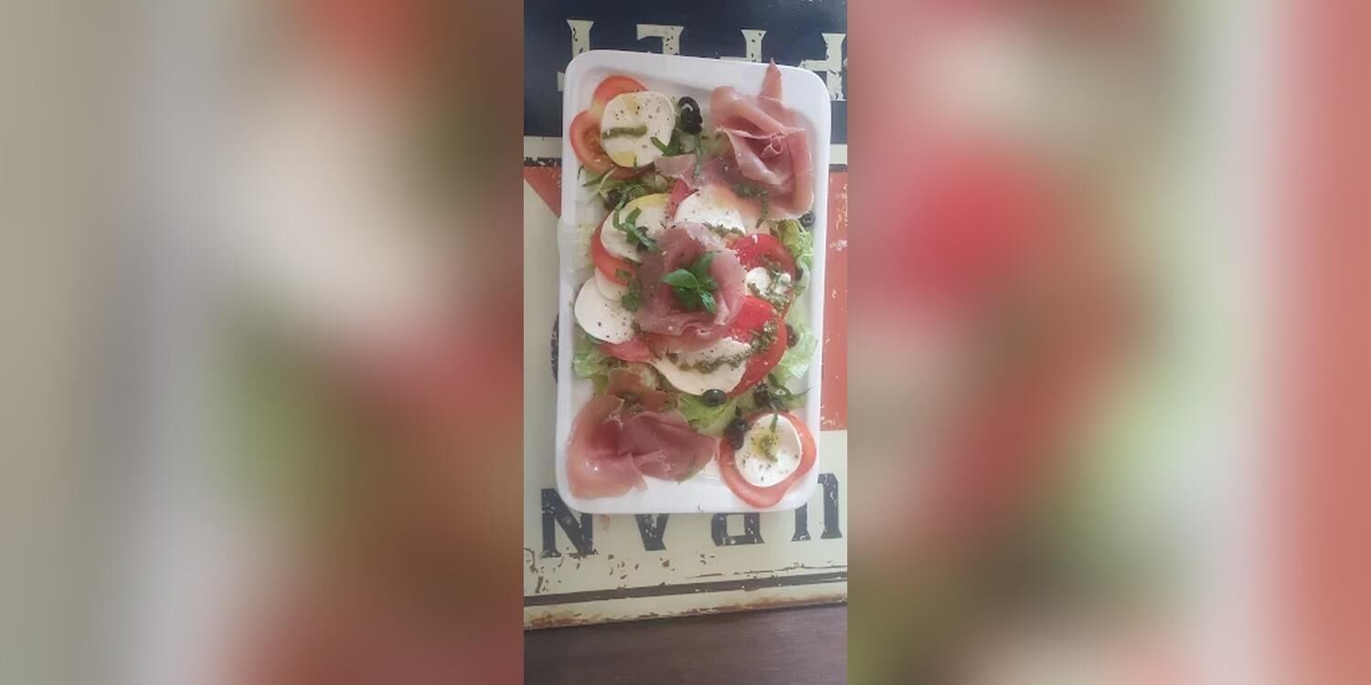 Le Newport Cafe, bar