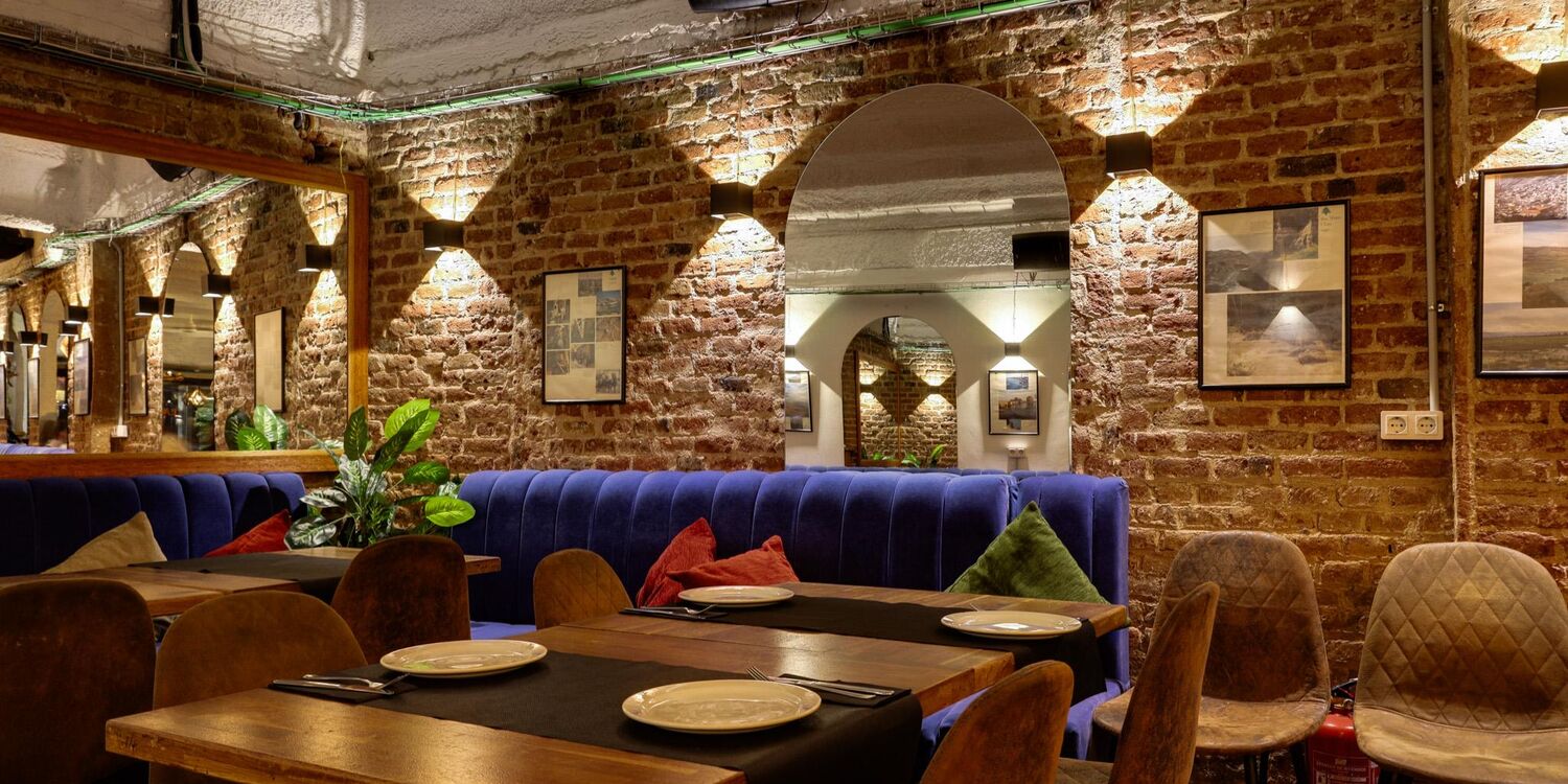 LAZEEZ BBQ Lebanese, bar