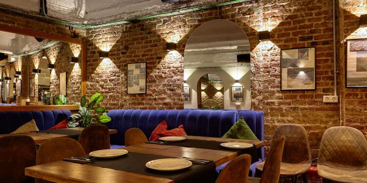 LAZEEZ BBQ Lebanese, bar