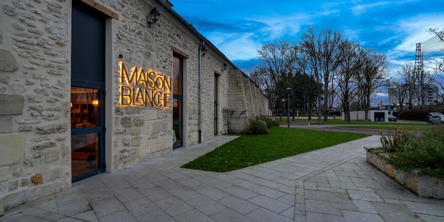 Club-House Maison Blanche, bar