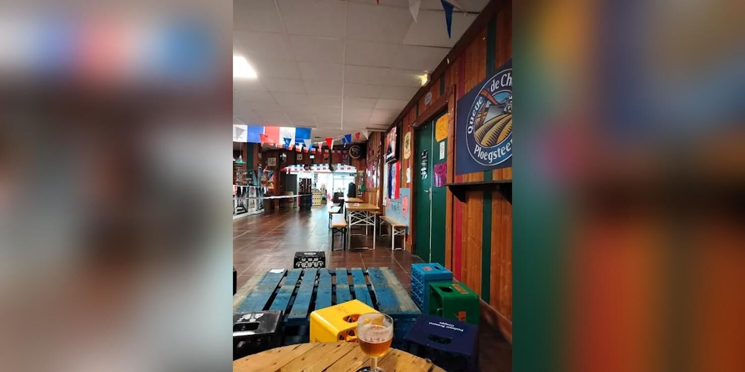 V and B Lorient, bar