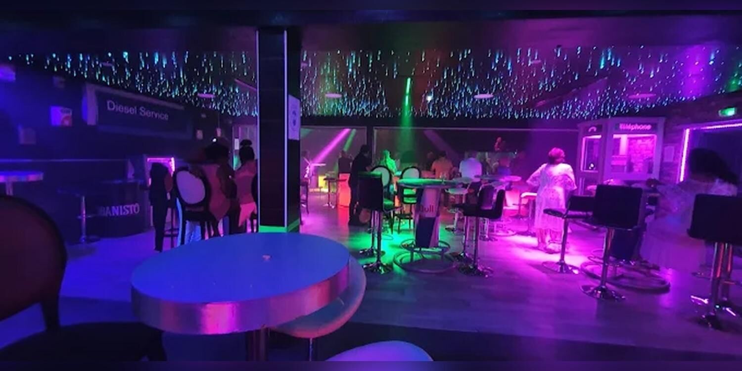 L'Entrepot Complexe, bar