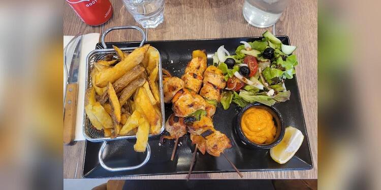 T9 Foodies & Grill, restaurant