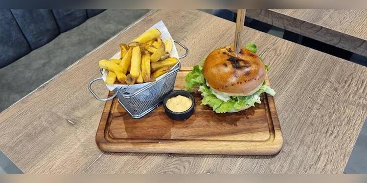 T9 Foodies & Grill, restaurant