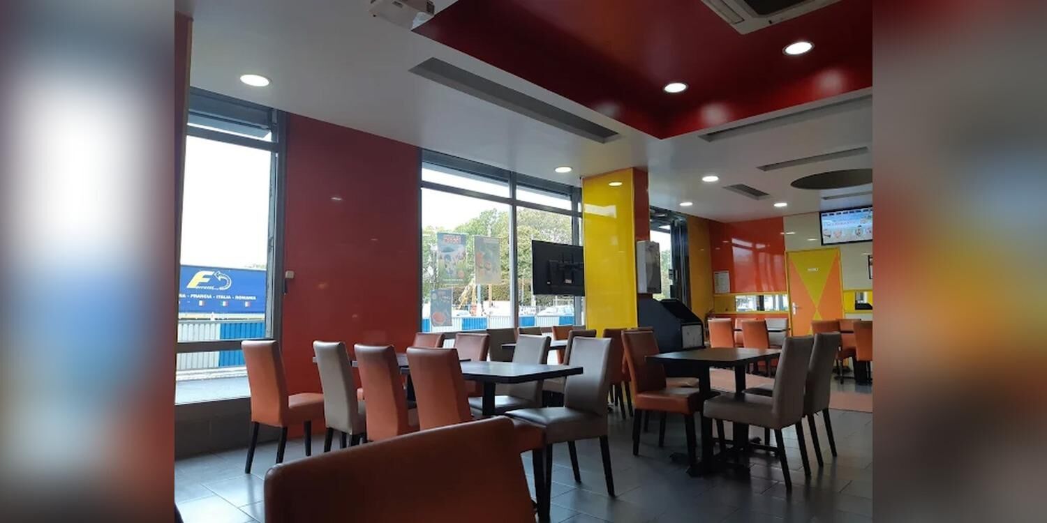 Mak Chicken, restaurant