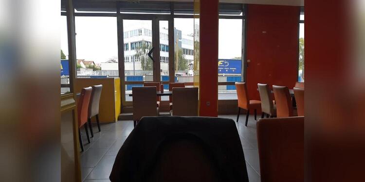 Mak Chicken, restaurant