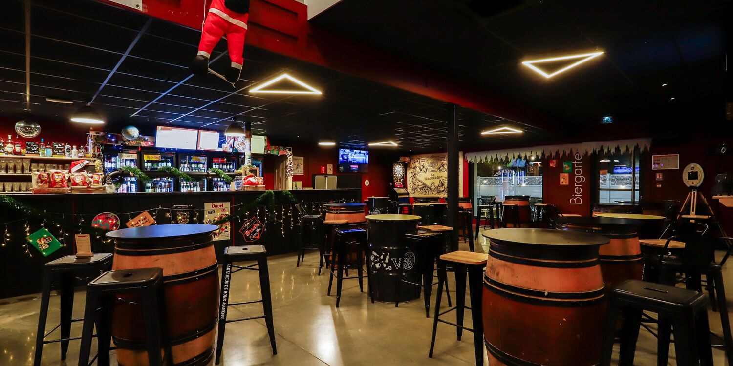 V and B la Madeleine, bar