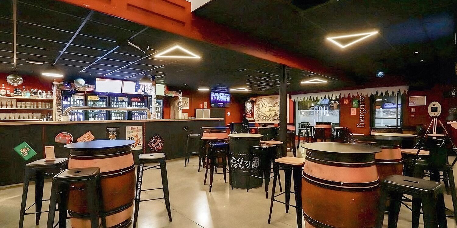 V and B la Madeleine, bar