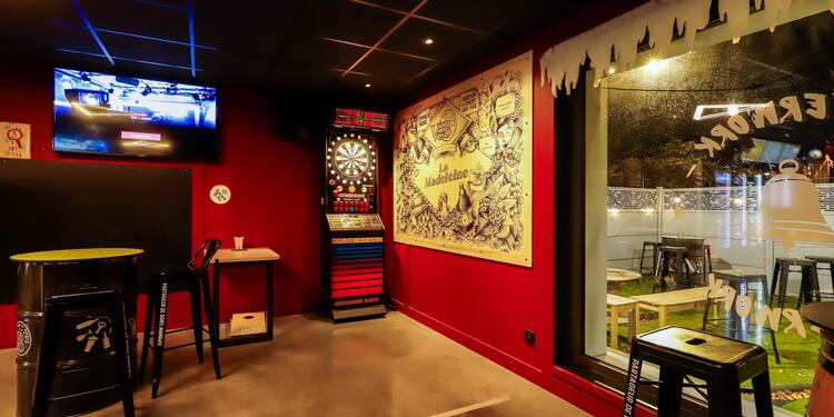 V and B la Madeleine, bar