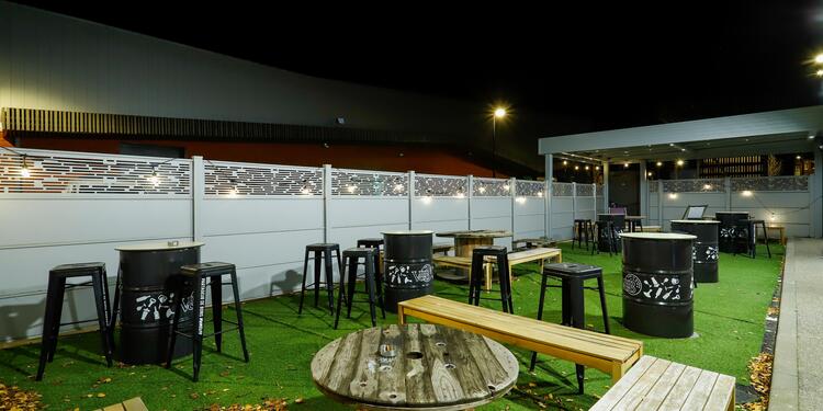 V and B la Madeleine, bar