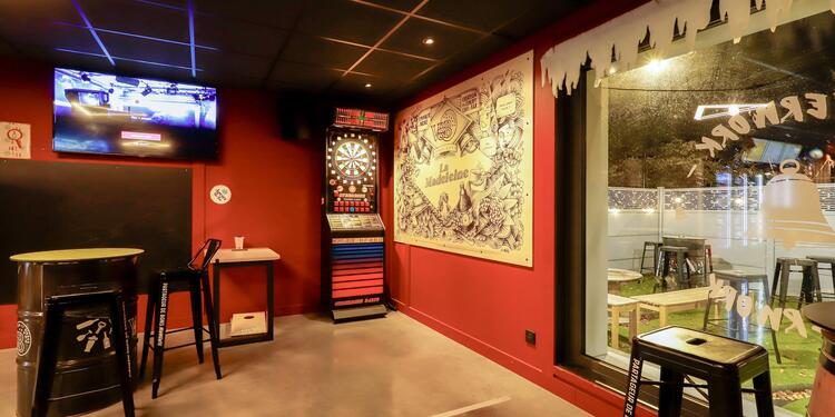 V and B la Madeleine, bar