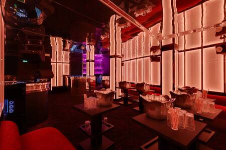 Kúkú (privatisation totale), Salle de location Paris Madeleine #0