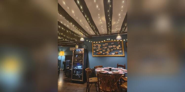 Mucho cielo y mucho mar, bar