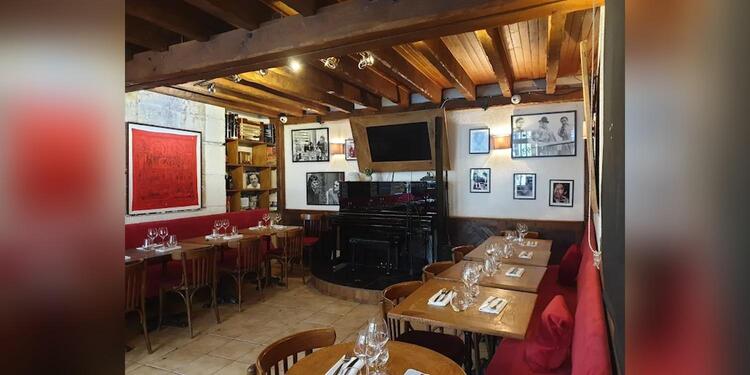 Au Port du Salut, restaurant