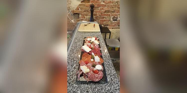 M101 Bar Brasserie, bar