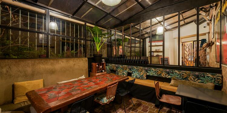 La Petite Marguerite, bar