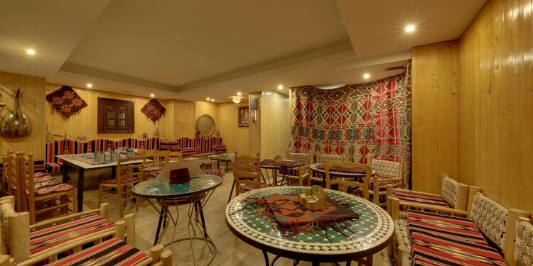 Ashourya Cours Julien, restaurant