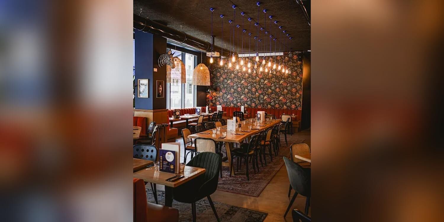 Moustache, restaurant