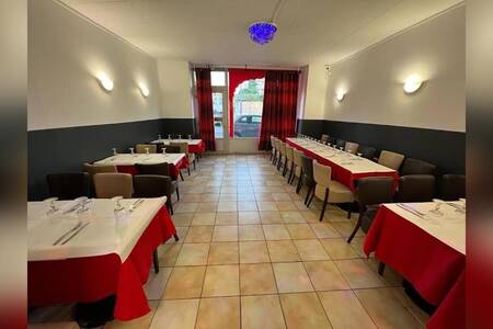 Hamdan Restaurant 42 (Classic & Fast Food), Restaurant Saint-Étienne Bergson - La Terrasse #0