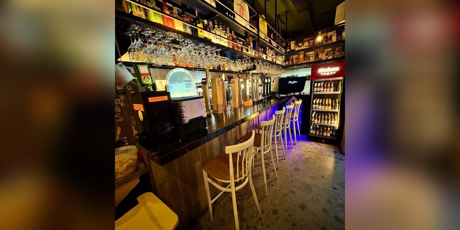 Taberna Khloē, bar