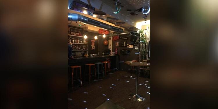 Suéltate El Pelo, bar