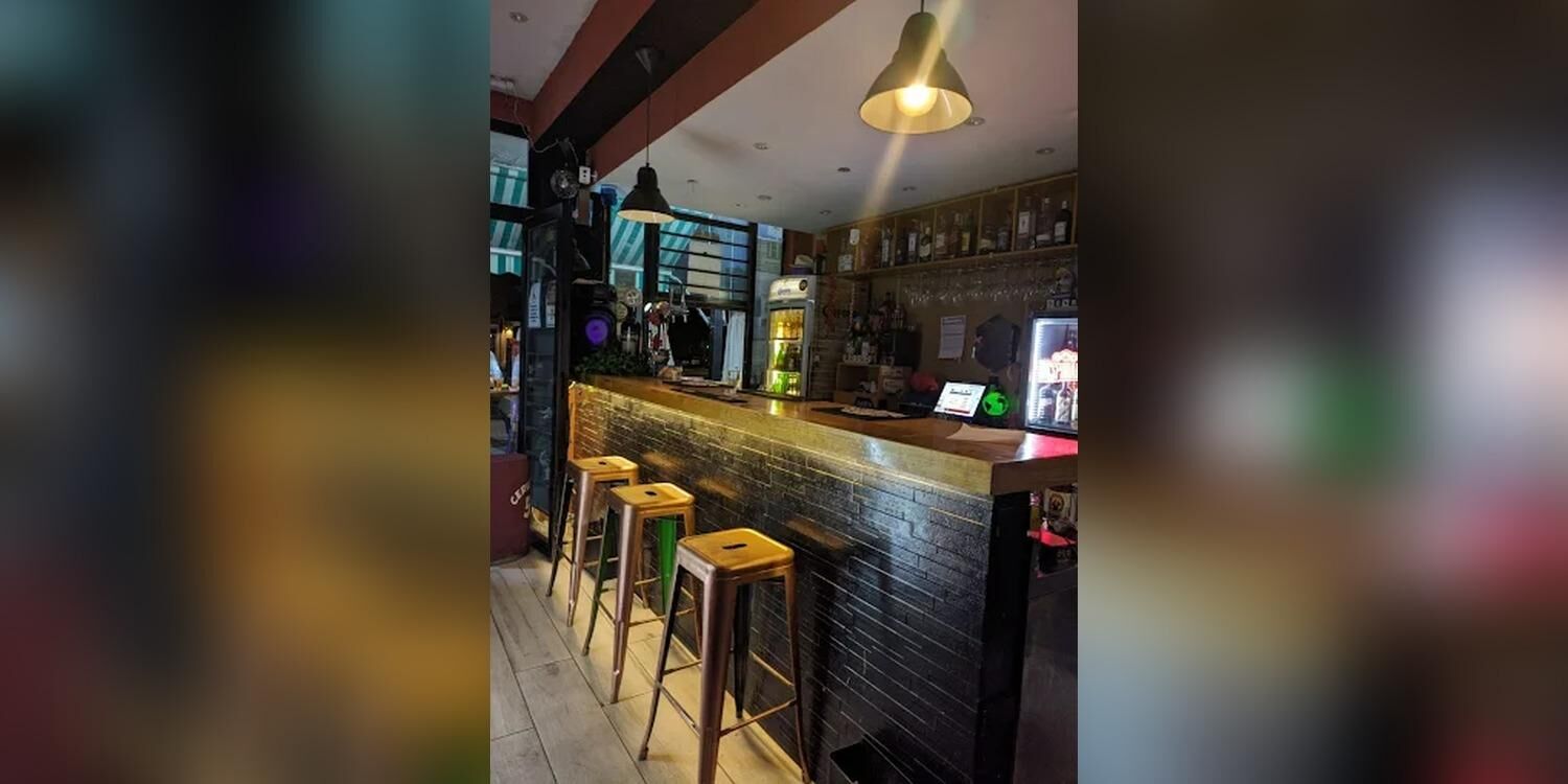 Crimachi's bar café, bar