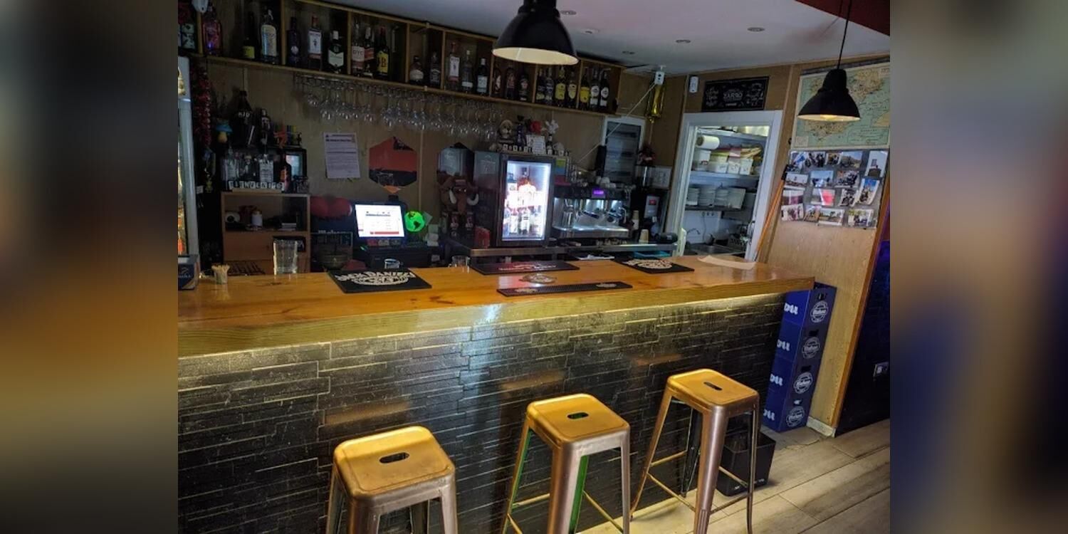 Crimachi's bar café, bar