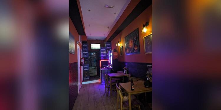 Crimachi's bar café, bar