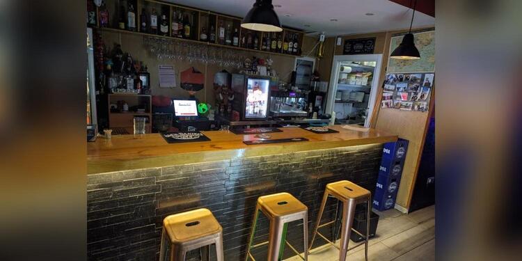 Crimachi's bar café, bar