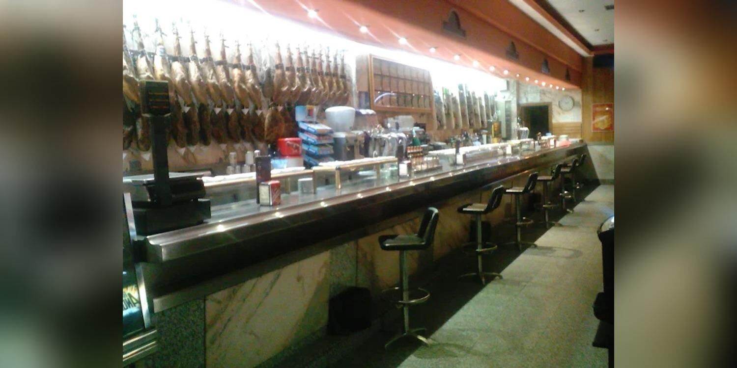 Cervecería Cáparra, bar