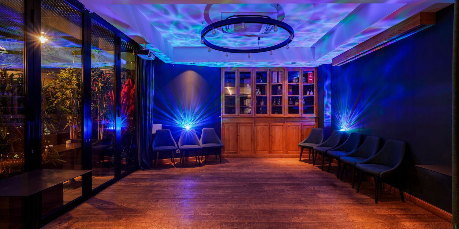 Club 3-5-7 (Verre et soirée), bar