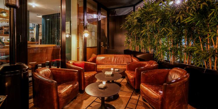 Club 3-5-7 (Verre et soirée), bar