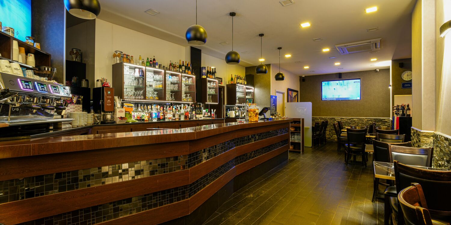 Brasserie L'Entracte Café Aubervilliers, bar