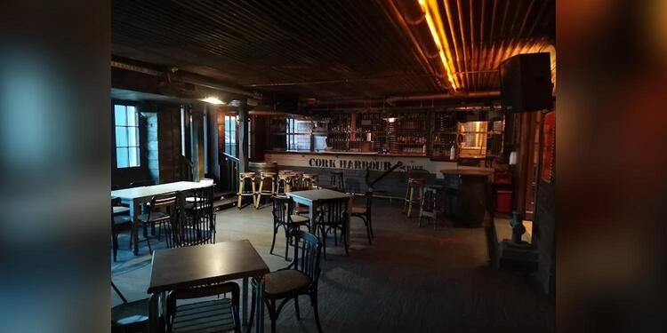 The Irish Rover, bar