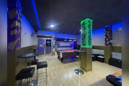 Bar de extremo a extremo, Bar Madrid Vista Alegre #0