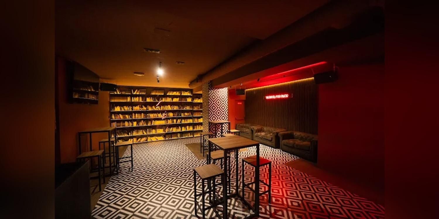 La Biblioteca, bar