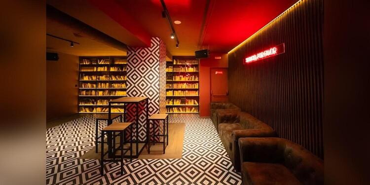 La Biblioteca, bar
